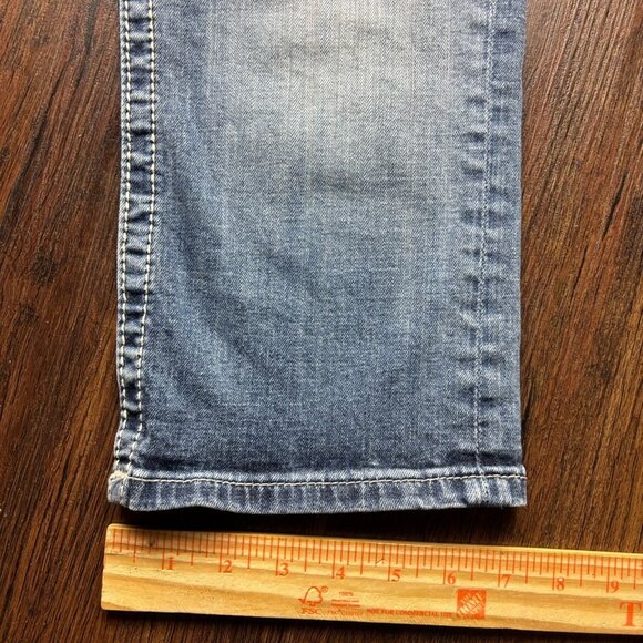 Miss Me Signature Crop Jeans Rhinestone Distressed Light Wash Size 29 - Picture 12 of 13